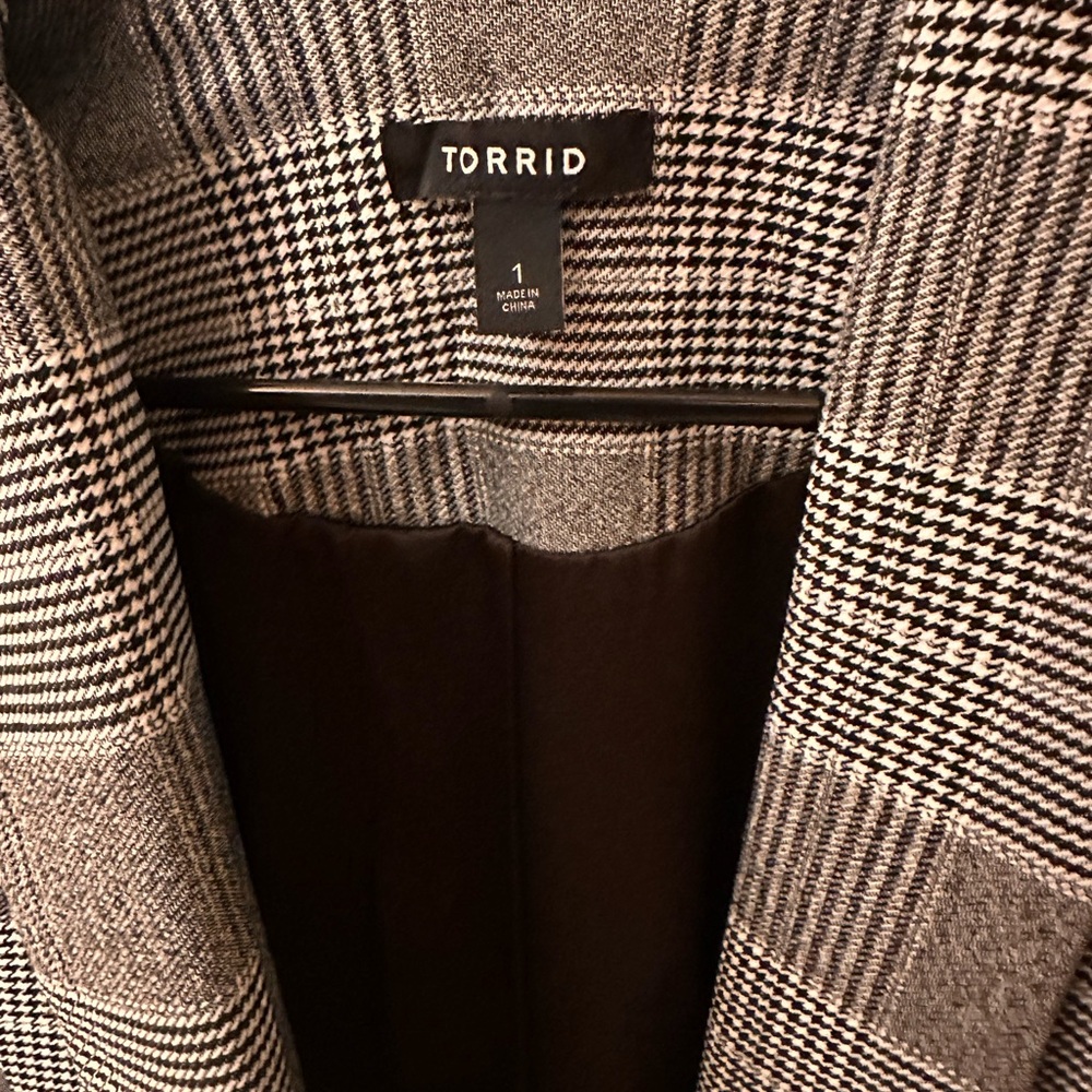 - Torrid Houndstooth Plaid Blazer Gray Black Open Front Size 1 1X - Picture 3 of 3